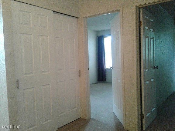 3rd image of 1579 N Hooker St