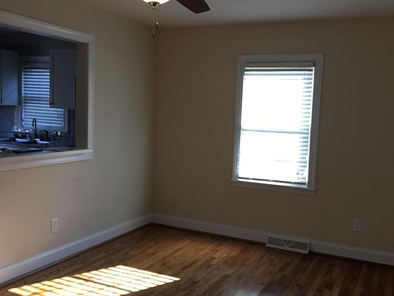 4th image of 1019 Beechwood Dr SW