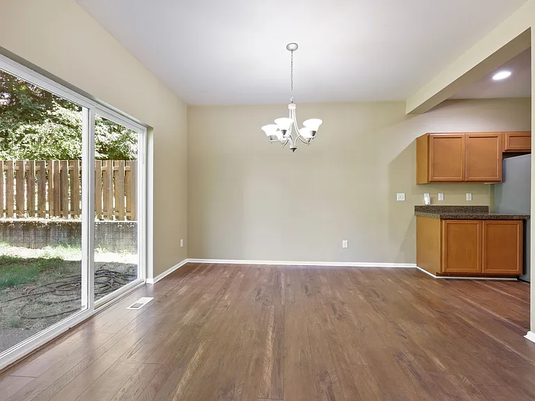 1094 Ebbets Dr SW — Photo 7
