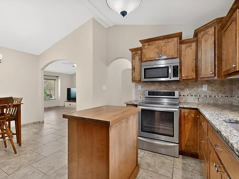 5612 Chelwood Park Blvd NE — Photo 13