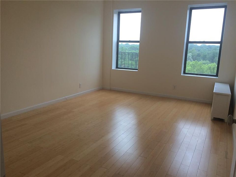 1st image of 921 Washington Ave APT 6A