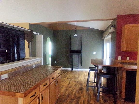 BREAKFAST NOOK & BAR