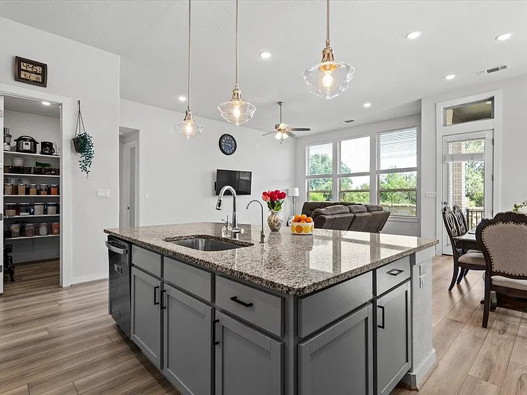 1812 David Ezra St — Photo 10