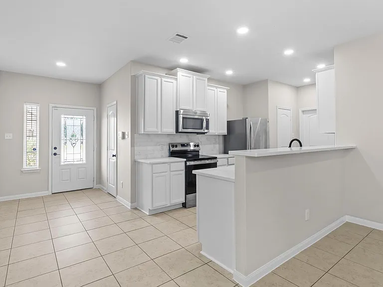 148 Isabel Ln — Photo 12