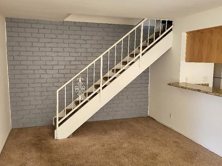 2692 Victoria Ave — Photo 4