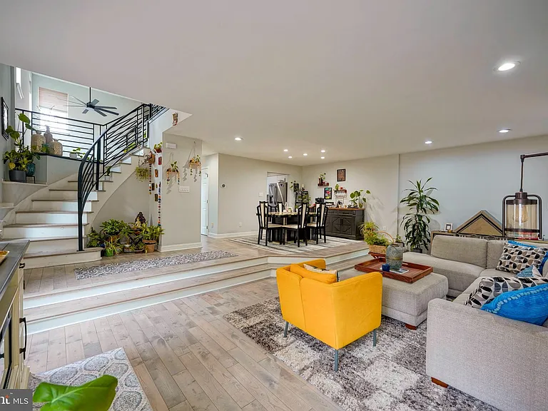 16 Buckingham Pl — Photo 13