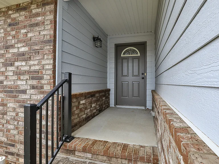1053 S Christopher Ave — Photo 3