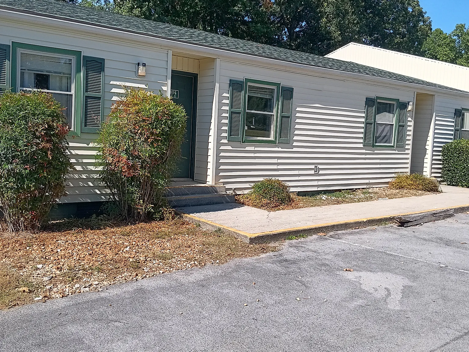 3 bed, $1,800 — Photo 1