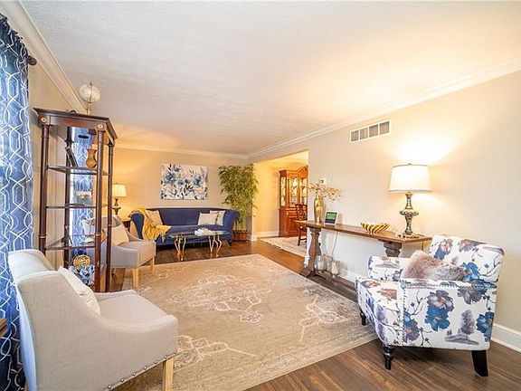 2nd image of 406 Glacier Ct