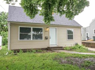 1233 32nd St NE, Cedar Rapids, IA 52402