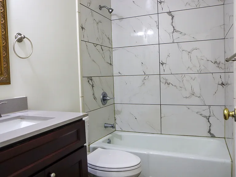 637 Farmington Pl #8 — Photo 10