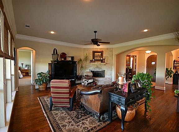 3rd image of 51 Windsor Dr