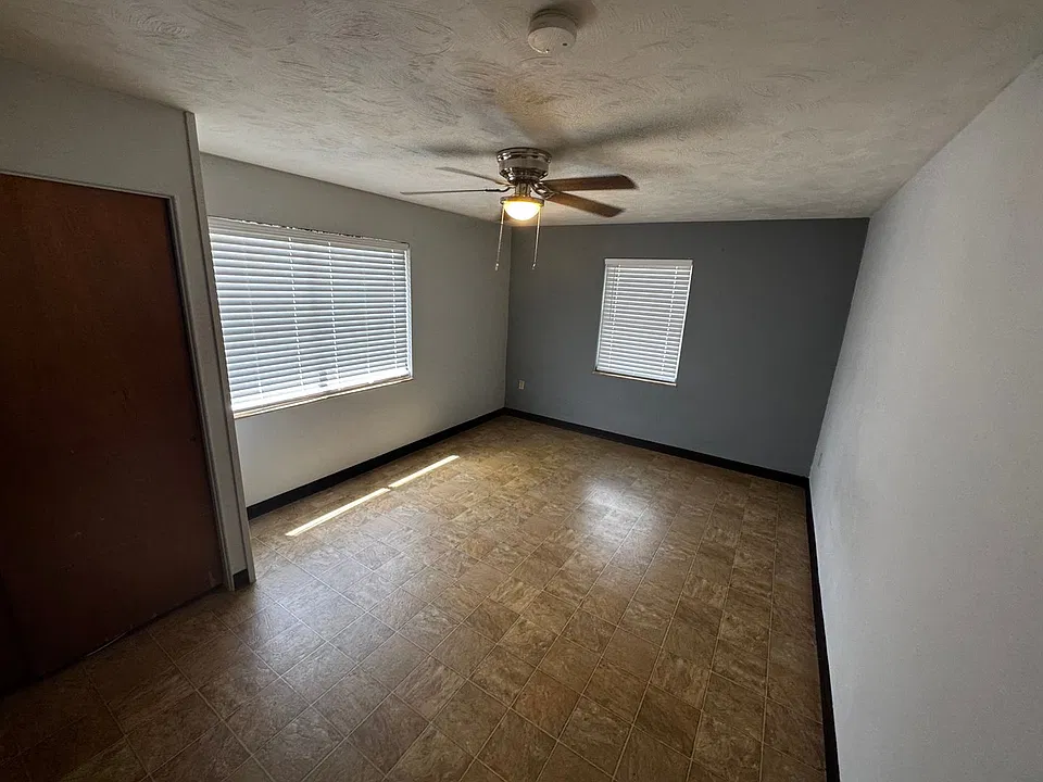 401 W Seminole Ave