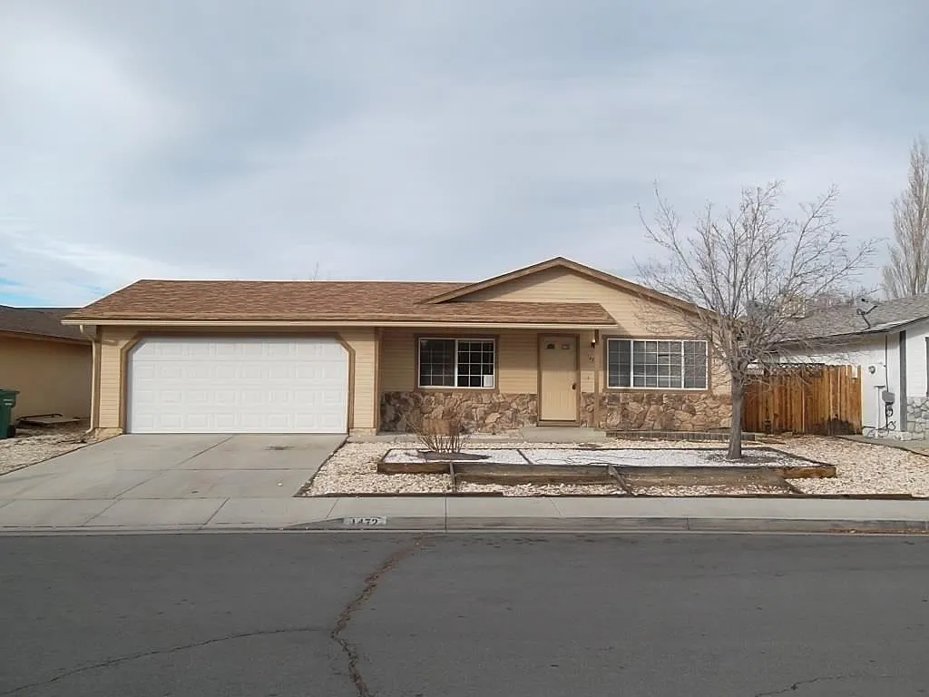 1472 Lindsay Ln photo 1