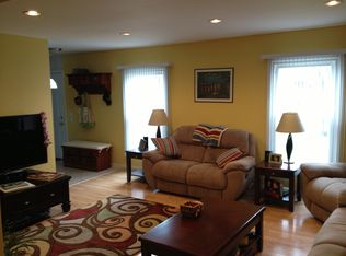 660 Dunhill Dr, Buffalo Grove, IL
