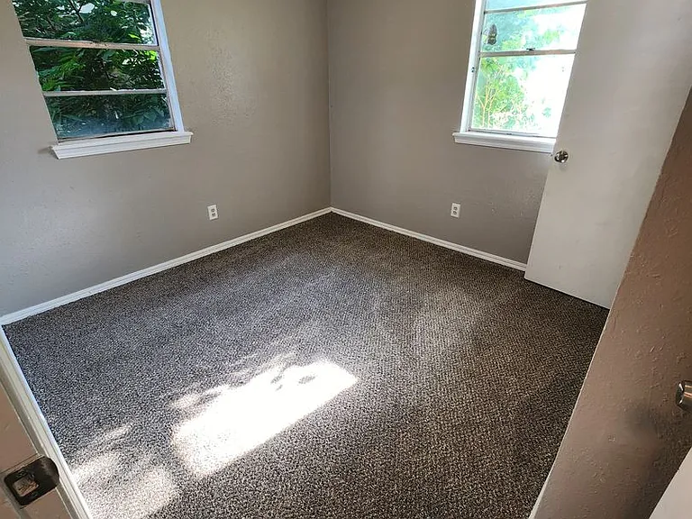 621 Lloyd Ave — Photo 8