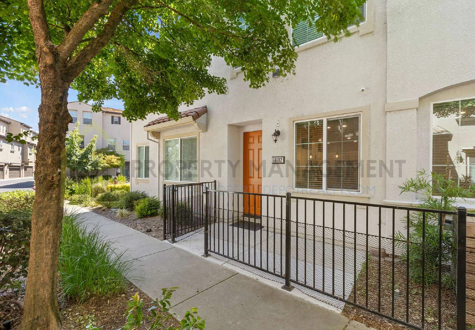 3 bed, 2.5 bath, 1315 sqft, $2,550 — Photo 2