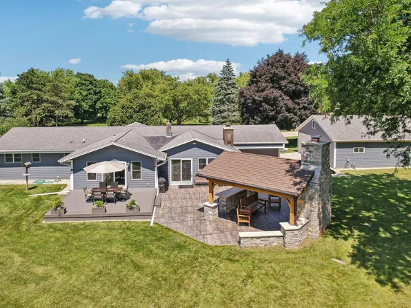 1402 Parry LANE, Hartland, WI 53029