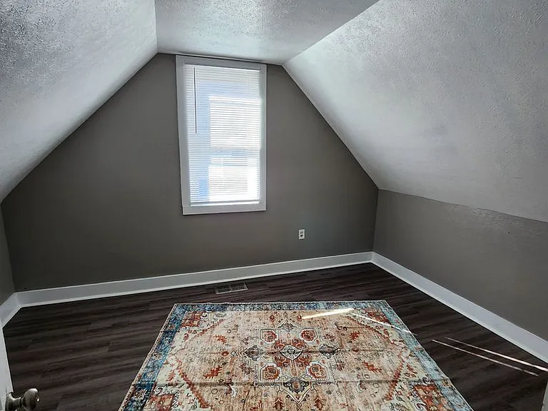 1605 S Union St — Photo 12