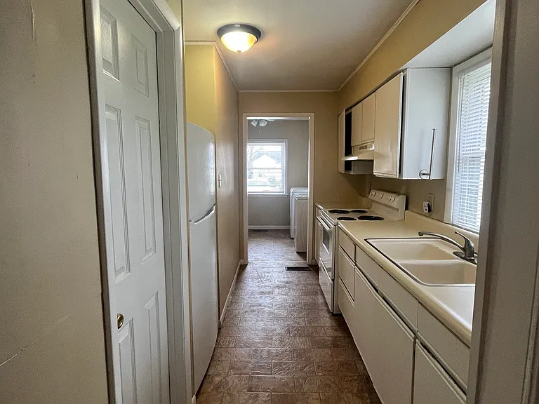 1909 N Janney Ave — Photo 9