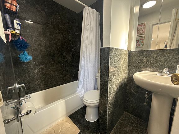 5th image of 637 E 6th St APT 6
