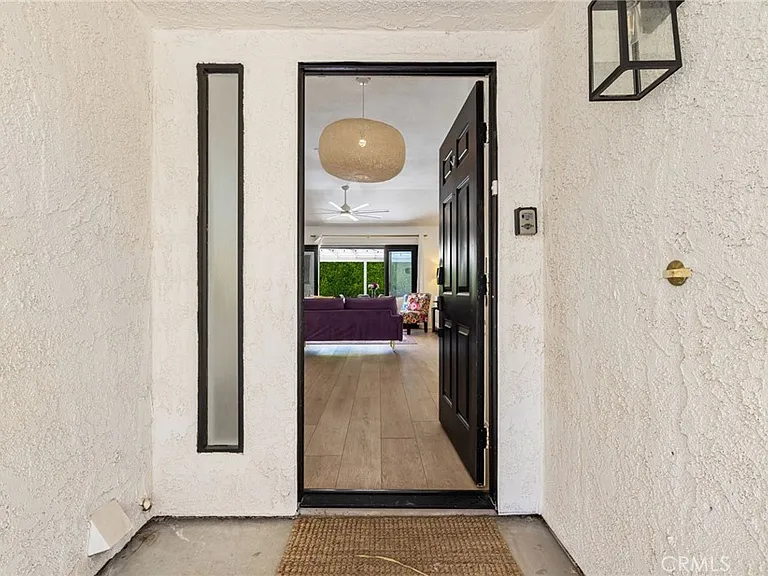 1489 E Francis Dr — Photo 2