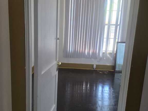 4th image of 3172 Hoskins Rd