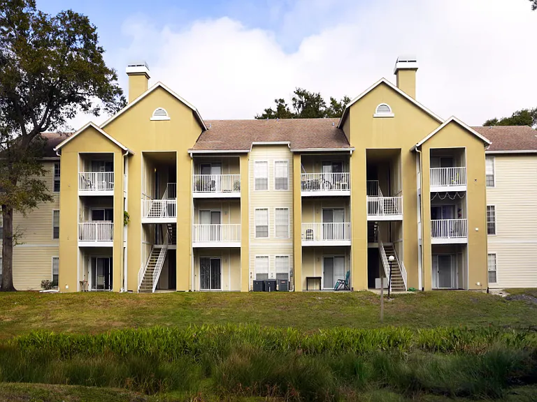 Lighthouse Bay Apartment Homes — Photo 15
