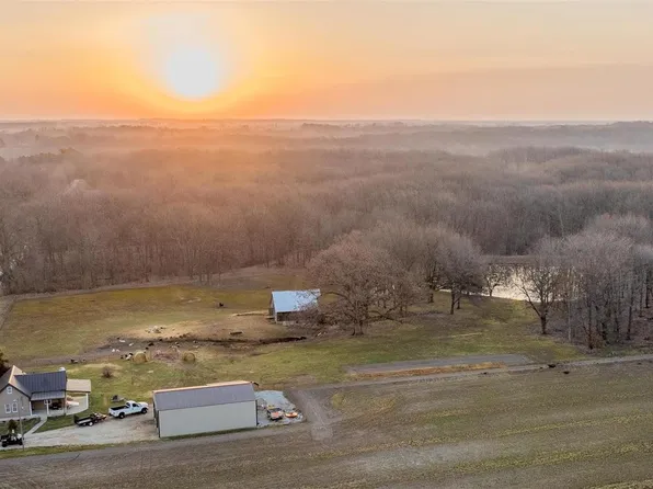 32 Ash Ln, Coffeen, IL 62017