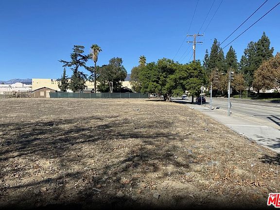 3rd image of 2445 N Towne Ave