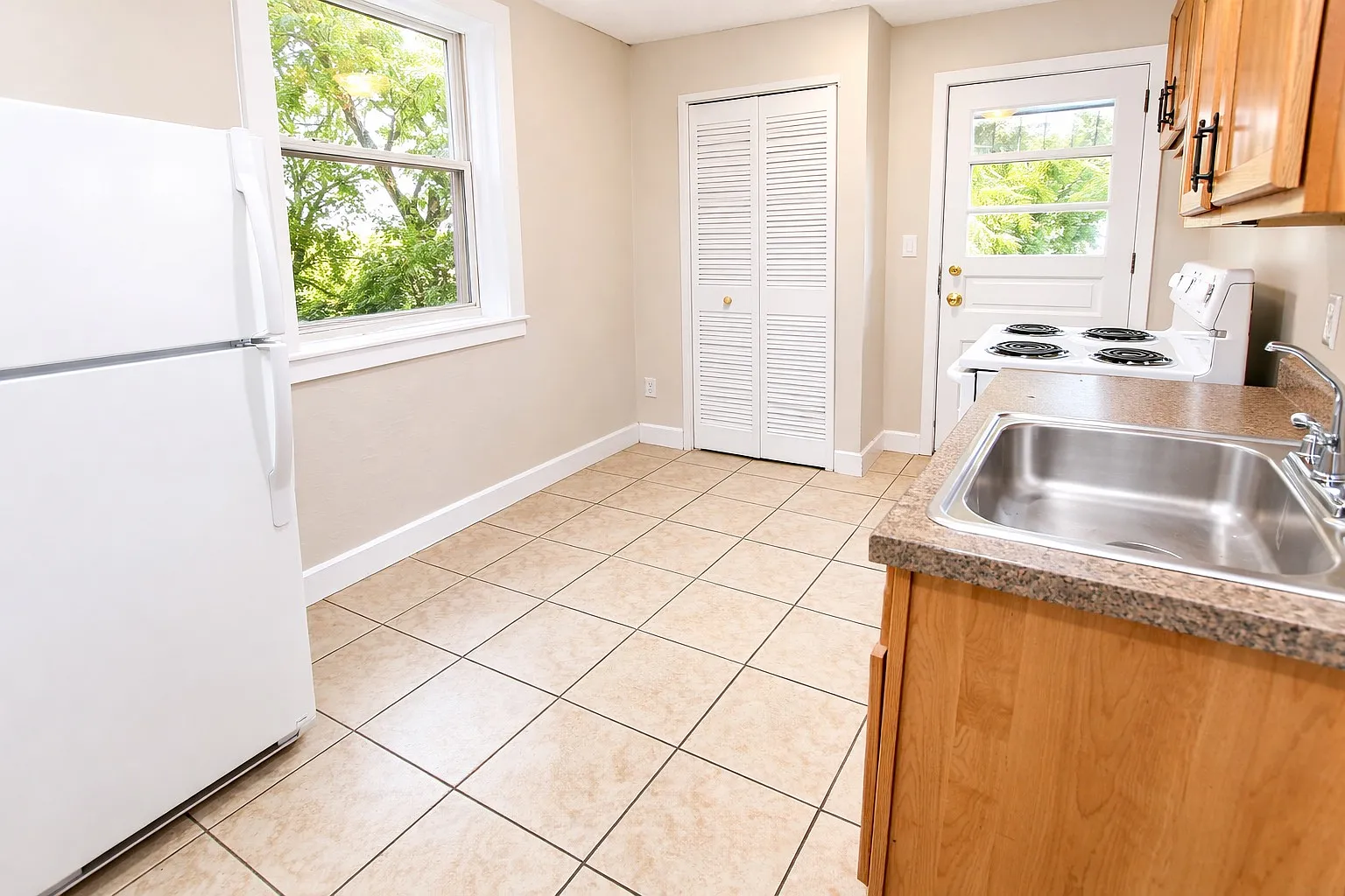 4 bed, 1250 sqft, $2,725 — Photo 4