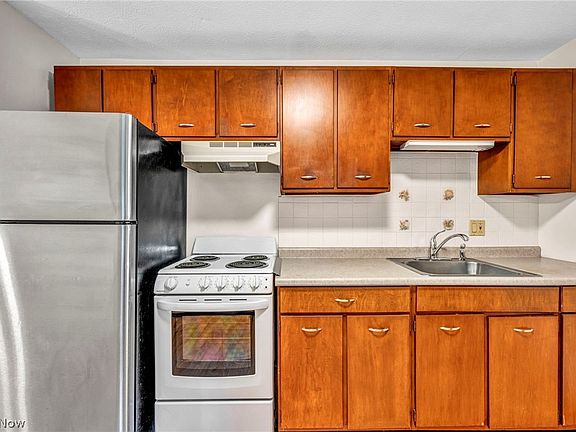 4th image of 115 S Rocky River Dr APT 101