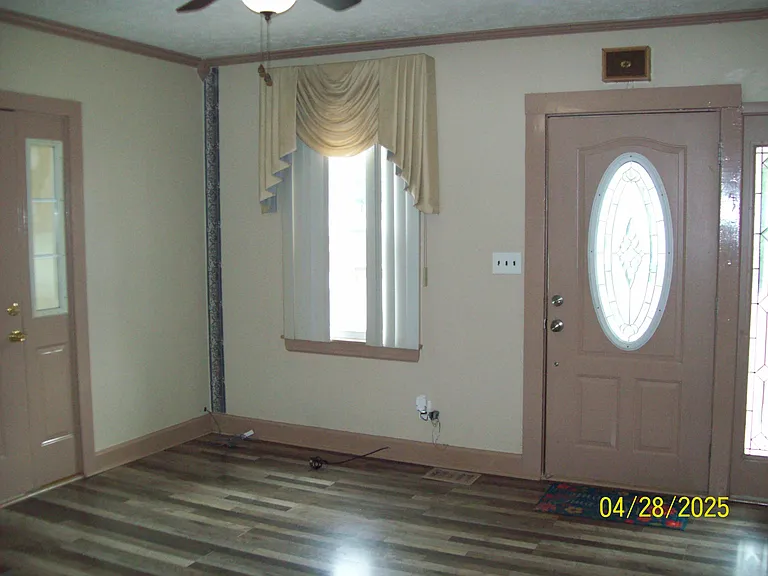 405 Brown St — Photo 3