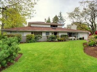 9445 NE 16th St, Clyde Hill, WA 98004