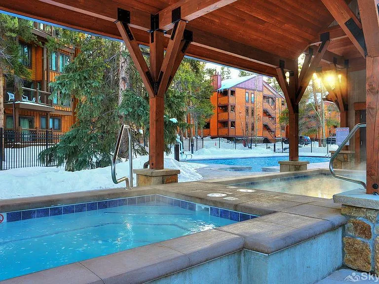 Hot tub and pool complex