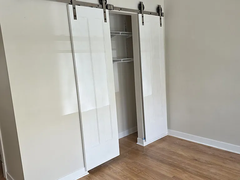 2637 W Winona St #1 — Photo 4