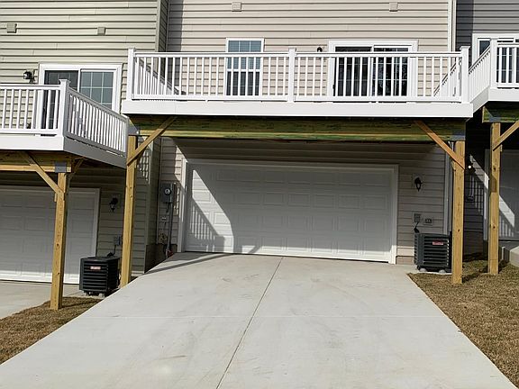 3rd image of 1014 Valley Run Dr
