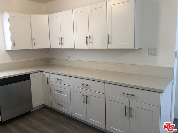3rd image of 4854 Van Noord Ave #1