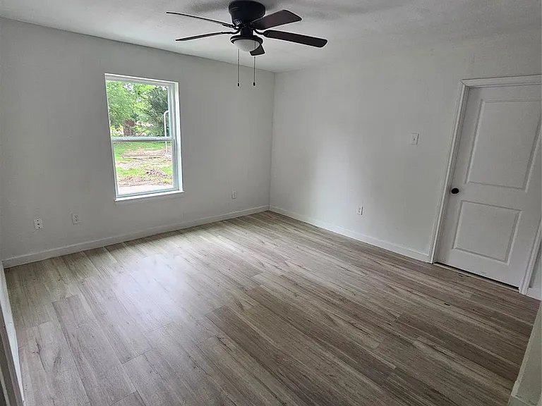 3009 Lincoln St — Photo 6