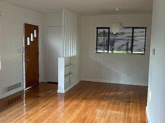 Lvg rm (facing left)