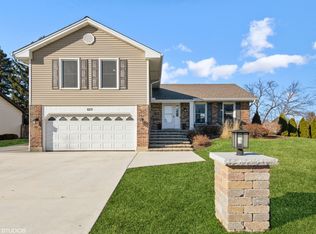 620 Scott Dr, Schaumburg, IL 60193