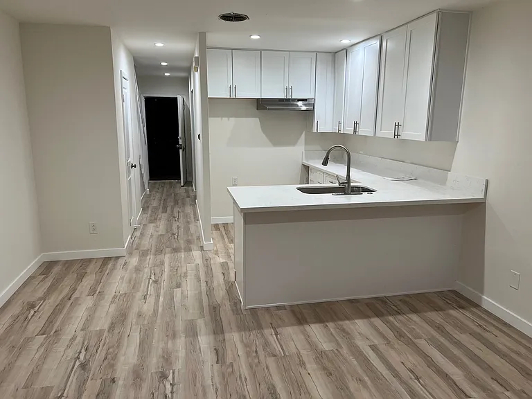 4516 Bond St — Photo 3