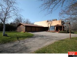84 Country Club Ln, Oshkosh, WI 54902