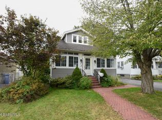 101 Crescent Dr, Albany, NY 12208