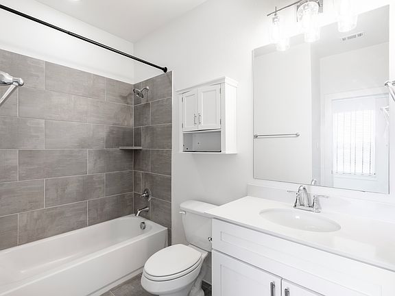 1st floor full bathroom