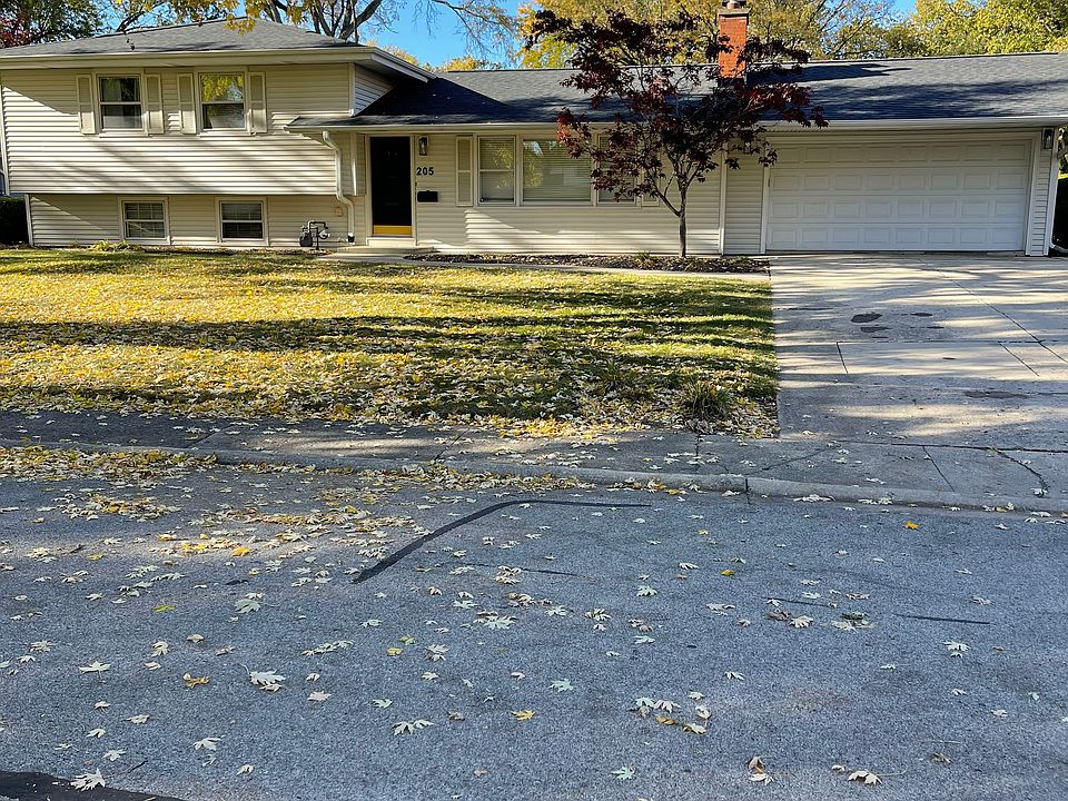 1st image of 205 Sandalwood Dr