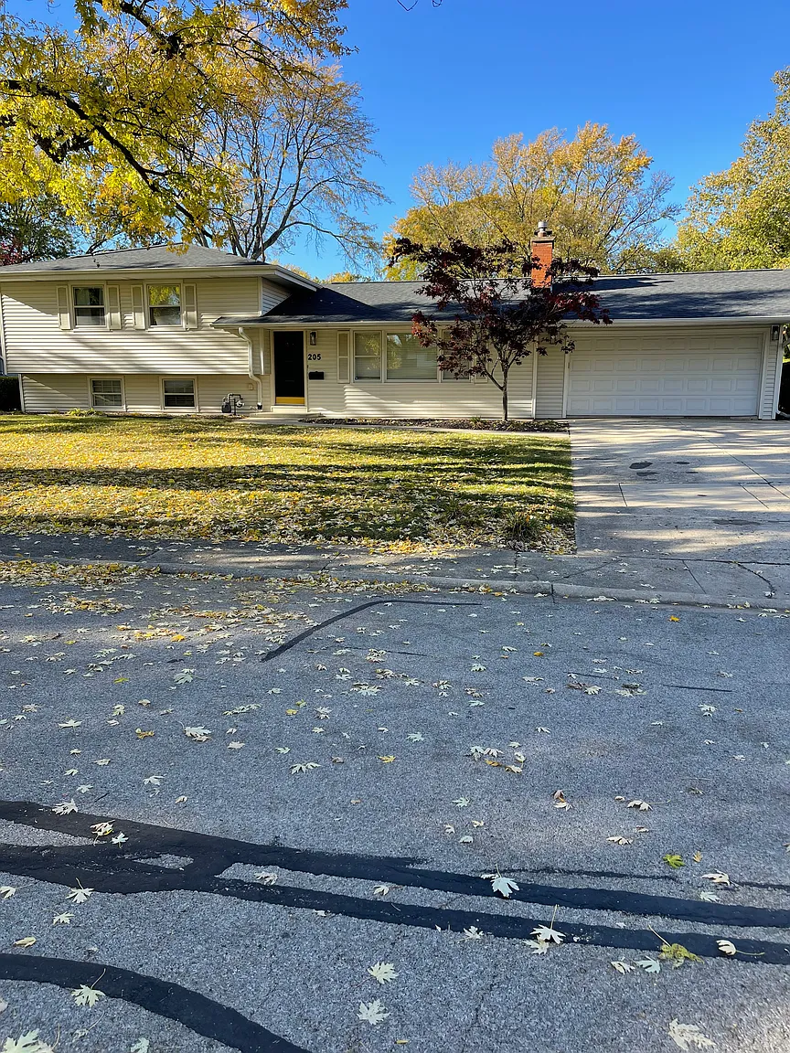 205 Sandalwood Dr photo 1