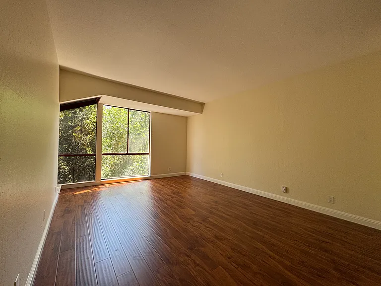 25912 Hayward Blvd — Photo 15