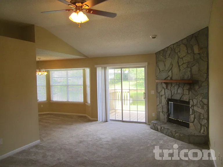 3042 Waters View Cir — Photo 6