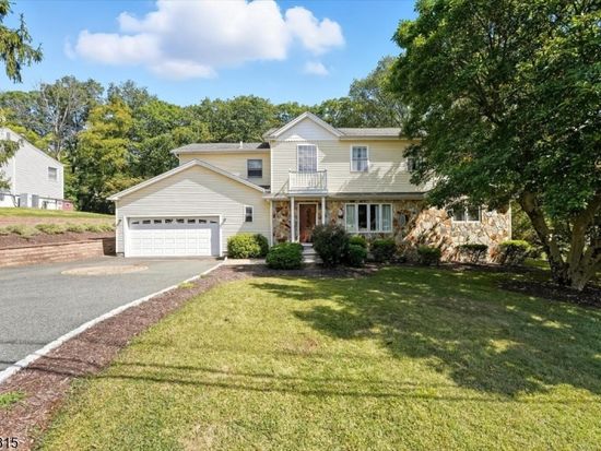 6 Cherry Ln, Randolph, NJ 07869